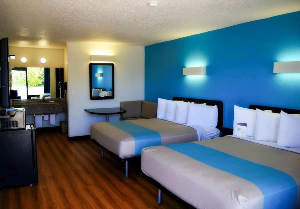 Sky Palace Inn & Suites By Jasper Beeville ห้อง รูปภาพ
